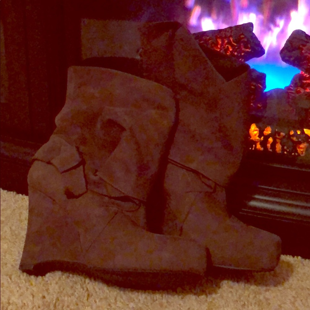 Vera Wang boots